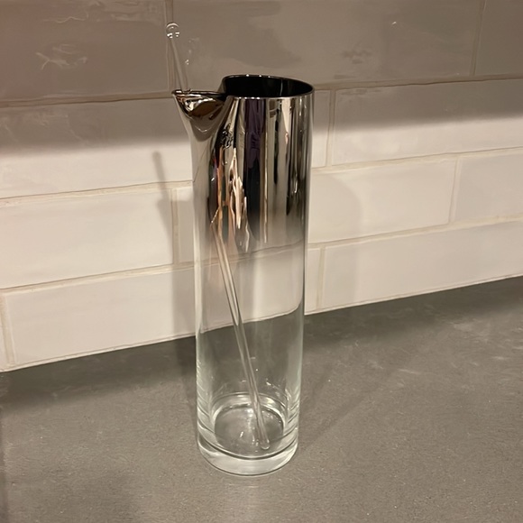 Dorothy, Thorpe pitchers clear with silver ombre and glass stirrer Rare vintage - Picture 2 of 5